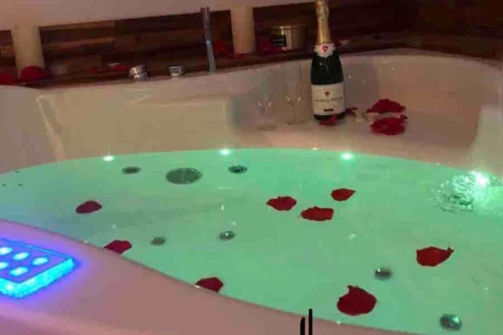 Sejour Detente Au Coeur De Macon Spa,Cine,Bouteille Offerte Exterior foto